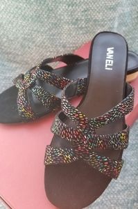 Vaneli black strapy sandels
